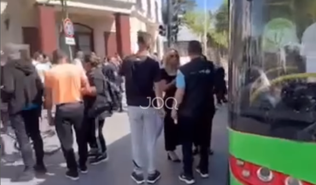 Urbani i Unazës futet me të kuqe, përplas dy këmbësore te Xhamia e Namasgjasë