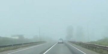 Mjegulla e dendur pushton rrethin e Krujës, në Rinas shtyhen fluturimet