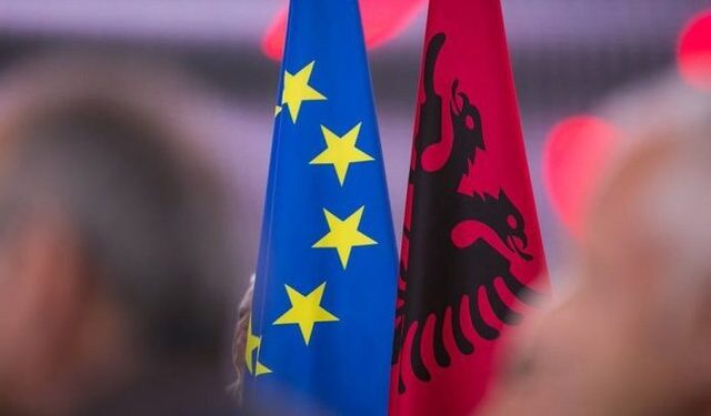 Tritoli në banesën e gjyqtarit në Shkodër, reagon delegacioni i BE: Dënojmë ashpër sulmin