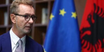 “Lufta kundër korrupsionit, çelësi për afrimin Shqipëri–BE”, ambasadori i BE-së flet pas takimit me kreun e SPAK-ut