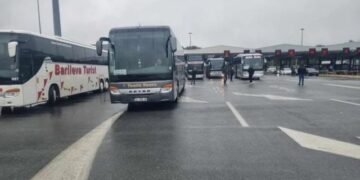 Qytetarët e Kosovës po ndalohen edhe në kufirin serb me Hungarinë, Ministria e Jashtme: Hakmarrje e paralajmëruar nga Vuçiç