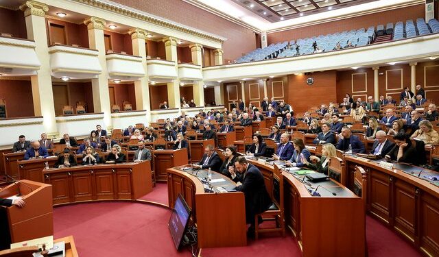 Letra/ U përjashtuan nga Basha, Bardhi kërkon rikthimin e deputetëve në Grupin e PD-së!