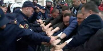 Procedohet për tensionet në protestën e djeshme, Klevis Balliu: Nuk më ndaloni, por më motivoni më shumë! Shihemi në…