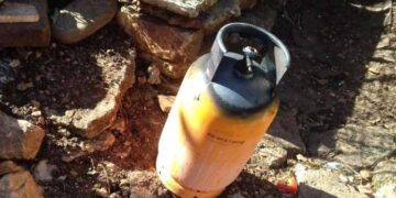 Shpërthen bombola e gazit në një apartament, lëndohet një person