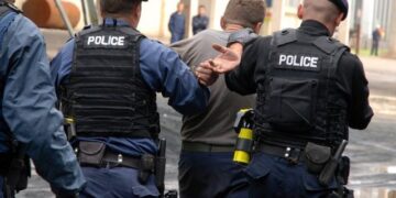 Çfarë ndodhi? Arrestohet çifti shqiptari në Francë, ja për çfare dyshohet