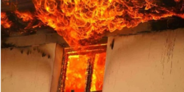 Zjarr në një banesë në Vlorë, ndërron jetë i moshuari