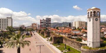 Shtrenjtohen shtëpitë në Elbasan, ja sa është çmimi për metër katror