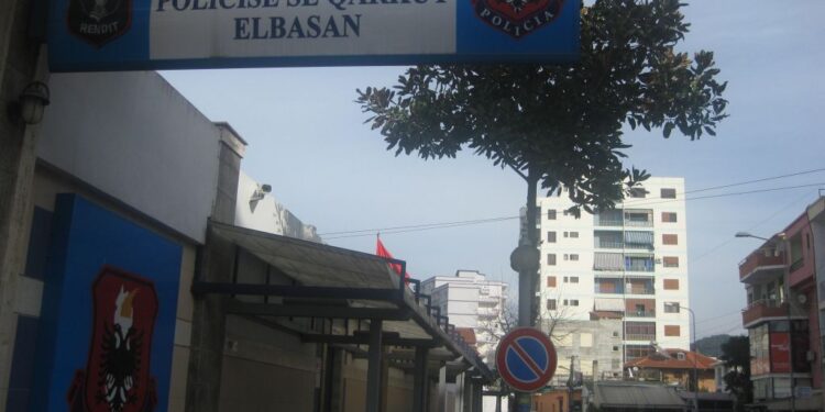 Gjendet pa shenja jete 50-vjeçari në Elbasan