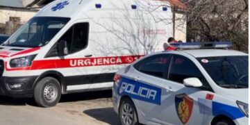 Aksidentohet me motor turisti çek në Sarandë, pritet transportimi drejt Traumës