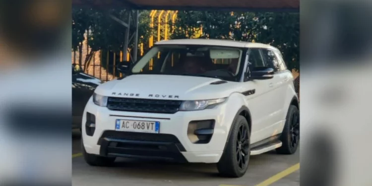 Vidhet makina “Range Rover” e sapoblerë në Durrës, pronari ofron shpërblim për këdo që ka informacion
