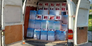 Po transportonte mbi tre tonë bombola me gaz freon, arrestohet shqiptari në Kapshticë