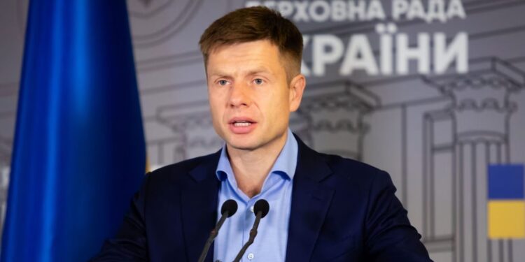 Deputeti ukrainas, Goncharenko: Serbia të heqë dorë nga prirjet perandorake dhe ta pranojë Kosovën