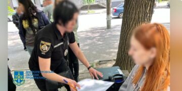 E rëndë, një grua ukrainase tenton të shesë djalin e saj për 25 mijë euro