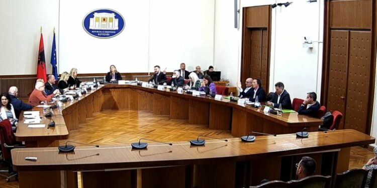 “Kujt i thua hileqar?”, Vasili debat të ashpër me Ndrecën: Të të vij zor. Deputeti i PS: Këtë thuaje te familja jote