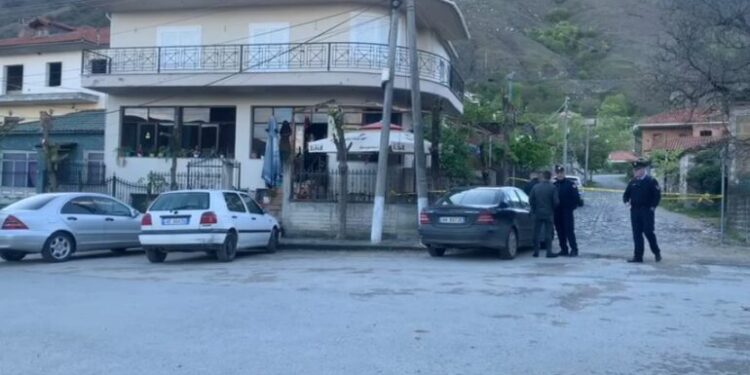 E rëndë në Korçë, 30-vjeçari gjendet i pajetë në rrugë