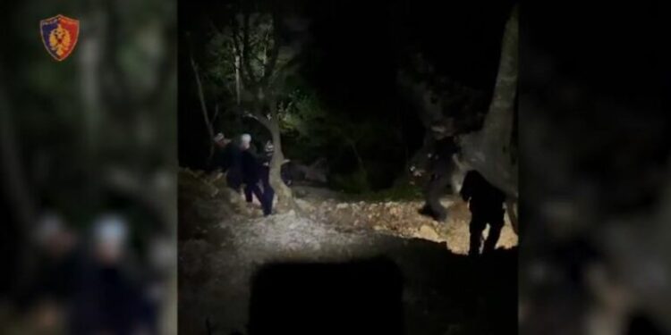 U bllokuan te “Syri i Ciklopit”, policia shpëton dy turiste gjermane