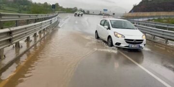 Situata e motit në vend/ Shiu përmbyt Rrugën e Arbrit në Gjoricë të Bulqizës