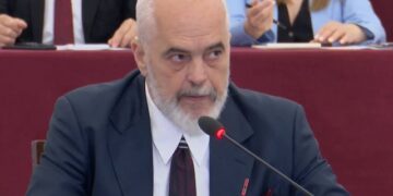 “I rrasën brenda kryebashkiakun apo drejtorin…”/ Edi Rama: Kush flirton me armikun korrupsion, nuk është i yni!