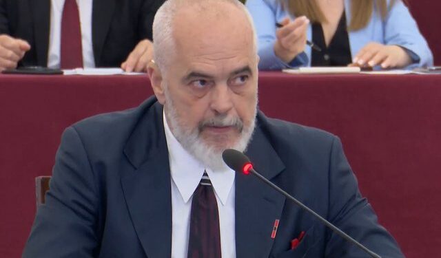 “I rrasën brenda kryebashkiakun apo drejtorin…”/ Edi Rama: Kush flirton me armikun korrupsion, nuk është i yni!