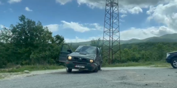 Aksident i rëndë në vend , dy makina përplasen ‘kokë më kokë’, raportohet për të plagosur