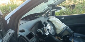 Aksident tragjik në Konjat të Lushnjës, makina përfundon në oborrin e një banese