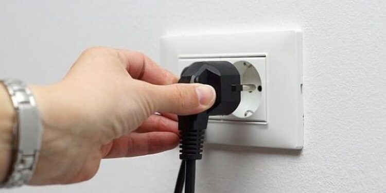 Ra në kontakt me rrymën elektrike në banesën e tij, ndërron jetë 60-vjeçari në Fier