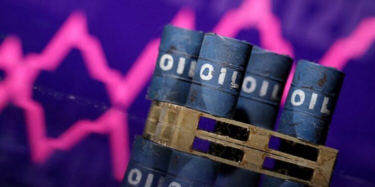 Çmimi i naftës më i ulëti në 7 javë, shtohen rezervat amerikane