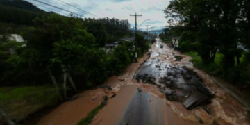 Moti i keq ‘bën kërdinë’ në këtë vend, raportohet për 8 të vdekur dhe 21 të zhdukur