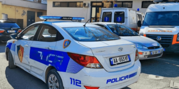 Aksident i frikshëm në Durrës, makina me shpejtësi, merr para këmbësorë dhe automjete