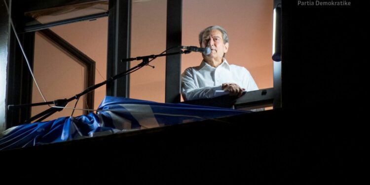 Berisha: Veliaj se prishur më shumë shtëpi e pallate se tërmeti vetëm e vetëm për të vjedhur paratë e ndërtimit të tyre