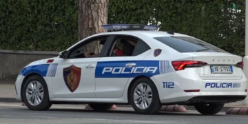 Shiste kokainë në lagje të ndryshme të Vlorës, kapet në flagrancë dhe arrestohet 41-vjeçari