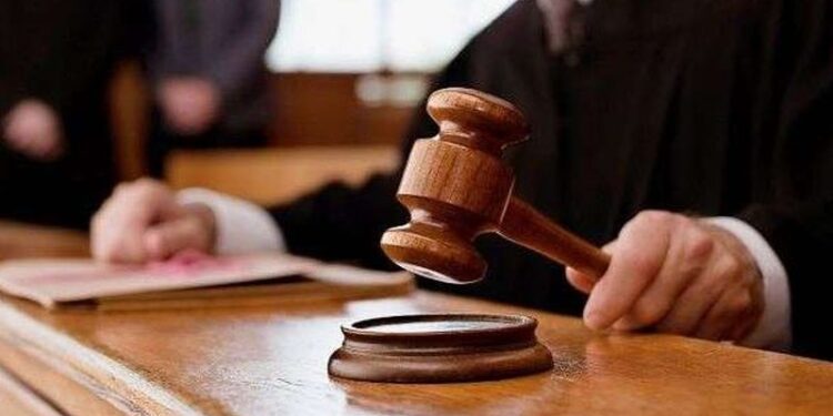 E larguan padrejtësisht nga puna, 48-vjeçari çon në gjyq Këshillin Bashkiak të qytetit Glasgow, ja akuzat
