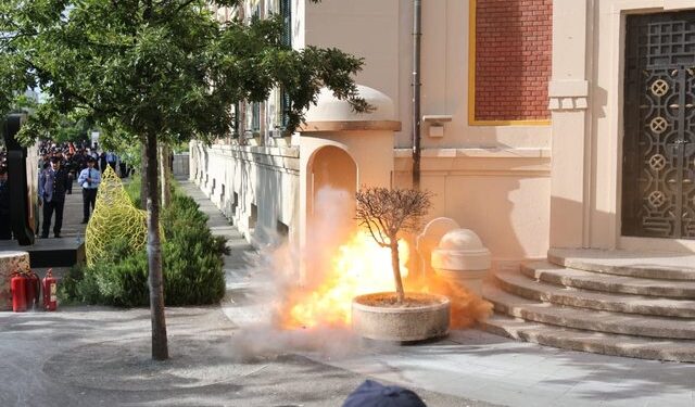 Protesta nesër para Bashkisë Tiranë, policia: Do ketë bllokim të përkohshëm të qarkullimit të mjeteve në bulevardin kryesor