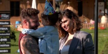 Renis Gjoka feston ditëlindjen, surprizohet nga dy njerëzit e tij të zemrës