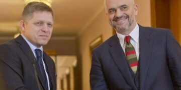 Atentati ndaj kryeministrit të Sllovakisë, reagon kryeministri Rama: I tronditur nga lajmi i tmerrshëm