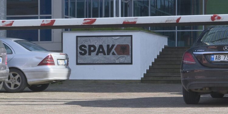 U kap me 113 mijë euro në Audi, ja kush është ish-efektivi i RENEA-s i shpallur në kërkim nga SPAK (FOTO)