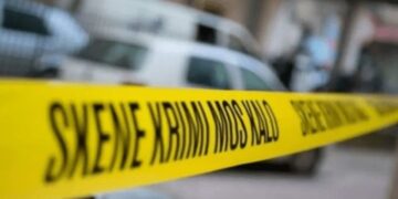 Shqiptarja masakrohet me thikë sapo lë fëmijët në shkollë, flasin fqinjët: Kishte probleme