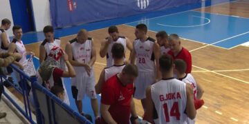 ‘E rëndë’, salla e basketbollit kthehet ne arenë sherri mes adoleshentëve