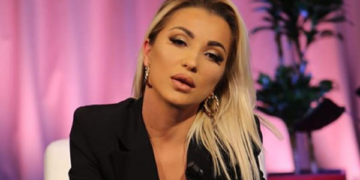 Shtyu gazetaren për të bërë foto, Roza thyen heshtjen për videon virale