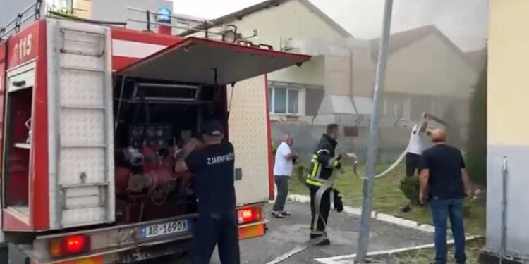Përfshihet nga flakët spitali i Shkodrës