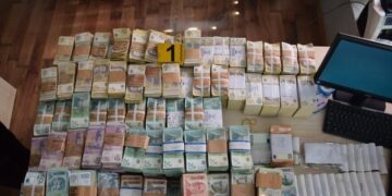 Bien në ‘duart’ e policisë disa mijëra euro dhe dinarë nga një bankë, identifikohet menaxherja