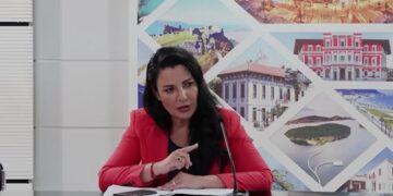 Paditën ujësjellësin e Vlorës dhe fituan, Balluku-vartësve në Vlorë: Do ju çoj në SPAK, ju bëj shembull! Jeni grup kriminal