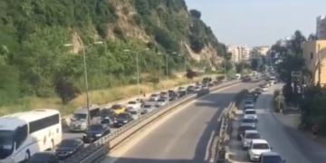 Trafiku i rënduar në fillim sezoni/ Specialist i menaxhimit të trafikut zbulon detajet: Aksi Vorë-Thumanë do të reduktojnë fluksin në rrugën e Rinasit, nga 15 qershori