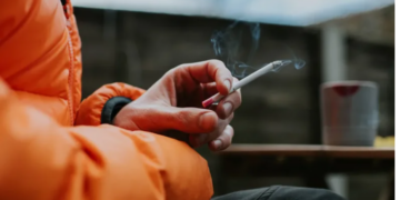 Burg kush i shet cigare të miturve! Braçe: Cepat e Kuvendit plotë bishta, ekspertët e shëndetit e pinë vet