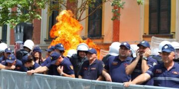 Nesër protesta para Bashkisë, Policia publikon masat, ja ku do bllokohet qarkullimi i mjeteve