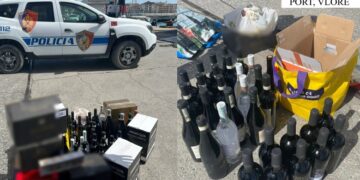 Tentuan të kalojnë kontrabandë verë dhe paketa me cigare, vihen nën hetim 3 persona