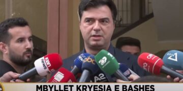 Mbi dy orë mbledhje me Kryesinë, Basha flet për gazetarët