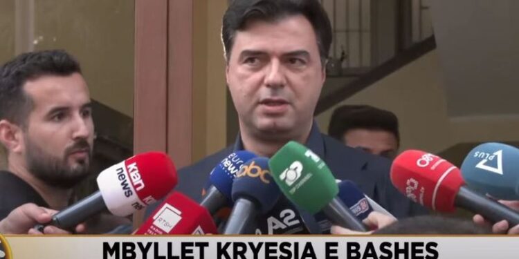 Mbi dy orë mbledhje me Kryesinë, Basha flet për gazetarët
