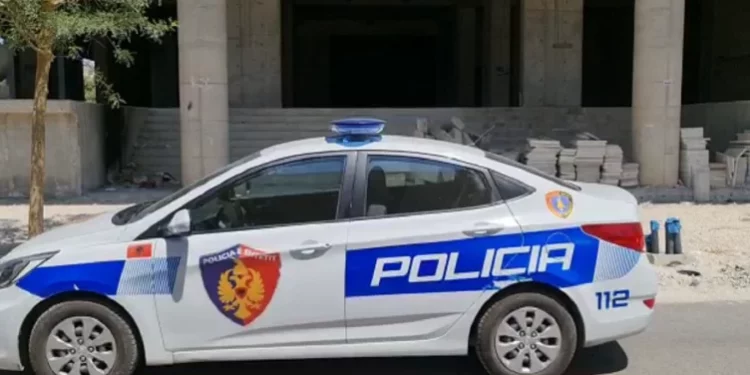 Përplasi dy automjete të parkuara teksa drejtonte makinën në gjëndje të dehur, arrestohet në flagrancë 51-vjeçari në Korçë