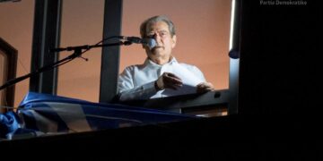 Berisha thirrje deputetëve demokratë që nuk janë te Rithemelimi: Vendi juaj është tek elektorati i PD. Jeni të mirëpritur!